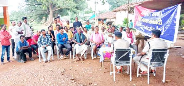 पुलिस ने लगाया मोहनपुर में चलित थाना