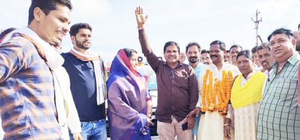 कुरुद में कांग्रेसियों ने किया मंत्री भगत का स्वागत