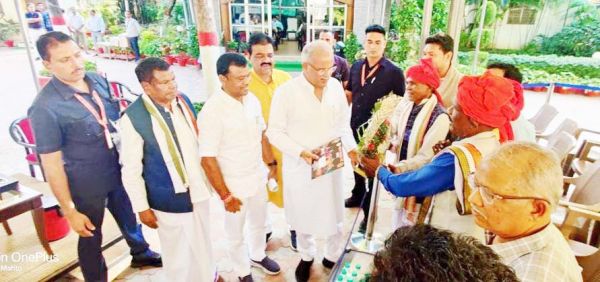 बस्तर दशहरा कमेटी ने दिया मुख्यमंत्री को न्यौता