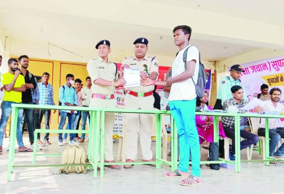 विशेष भर्ती अभियान, बड़ी संख्या में युवक हुए सम्मिलित