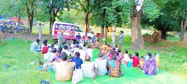 अपराधिक घटनाओं को रोकने हाट बाजारों में लगाया जा रहा है चलित थाना