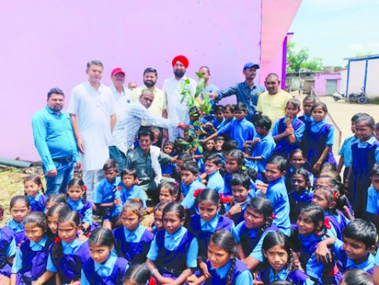 मरकाम के जन्मदिन पर विविध आयोजन