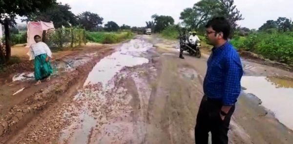  कलेक्टर ने पकरीटोली राष्ट्रीय राजमार्ग का किया निरीक्षण