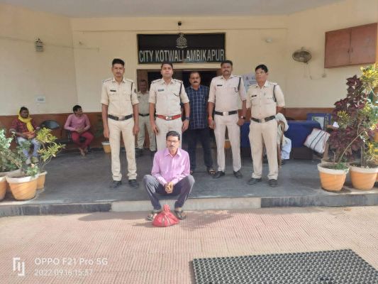 नशीली इंजेक्शन के साथ एक गिरफ्तार