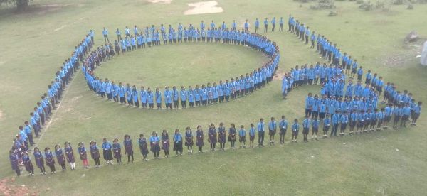 स्कूलों में मानव श्रृंखला बनाकर मनाया विश्व ओजोन दिवस