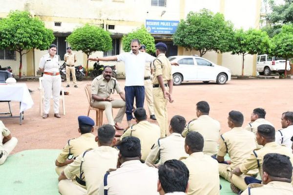 एसपी ने जवानों को कराया बलवा ड्रील का अभ्यास