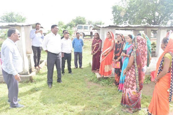कलेक्टर ने सहसपुर गौठान का लिया जायजा