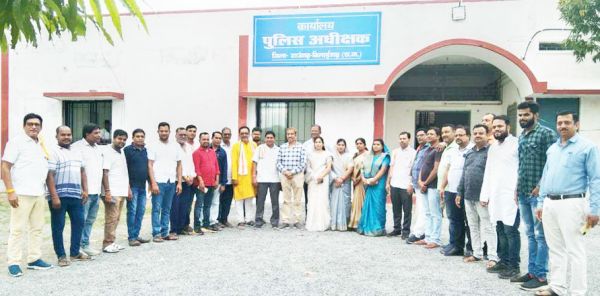 कलेक्टर-एसपी से कांग्रेसियों ने की सौजन्य मुलाकात