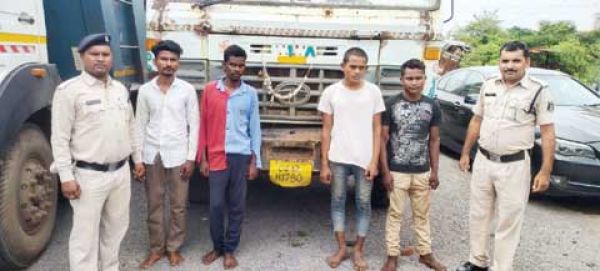 चार दिन पहले नरदहा से हाईवा चुराने वाले चार गिरफ्तार