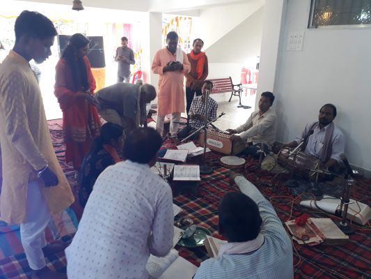 धूमधाम से की गई देव शिल्पी विश्वकर्मा की पूजा-अर्चना