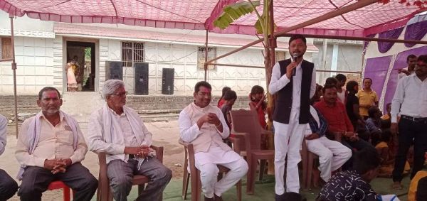 विश्वकर्मा पूजा के लिए पहुंचे ग्रामीण