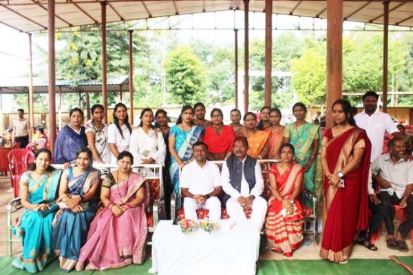 सांसद-विधायक ने शिक्षकों का किया सम्मान