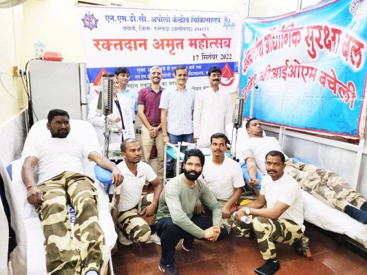 एनएमडीसी अपोलो अस्पताल बचेली में रक्तदान