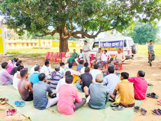 बढ़ते अपराधों को रोकने ग्रामीण क्षेत्रों में चलित थाना लगाकर किया जा रहा जागरूक