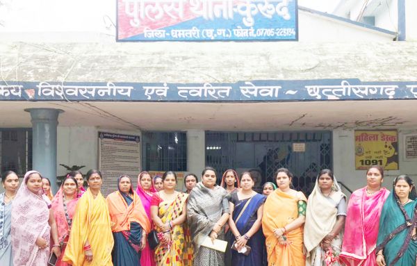 नशा के खिलाफ महिलाओं ने खोला मोर्चा