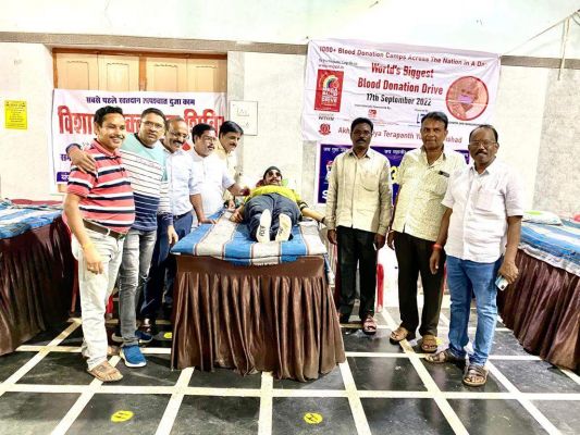 सेवा पखवाड़े में भाजपा मंत्री छाबड़ा ने किया रक्तदान