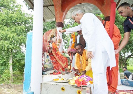 कहीं समस्या, कहीं तारीफ कुछ इस तरह सीएम ने परखा अपनी योजनाओं की जमीनी हकीकत