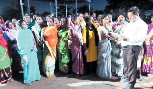   प्रसव में लापरवाही का आरोप, परिजनों ने कलेक्टर के नाम तहसीलदार को ज्ञापन