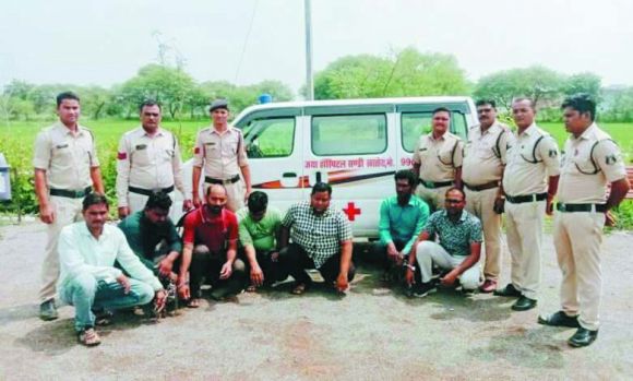 पुलिस अफसर बन दो युवकों का अपहरण, डॉक्टर सहित 7 आरोपी गिरफ्तार