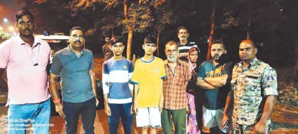 भटके हुए बालक को भूपदेवपुर पुलिस ने परिजनों को सौंपा