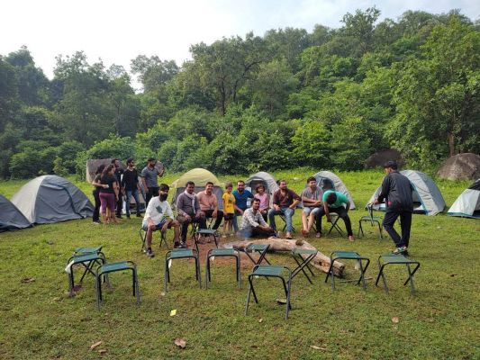 केशकाल के मारी क्षेत्र के होनहेड़ जलप्रपात में नाइट कैंपिंग