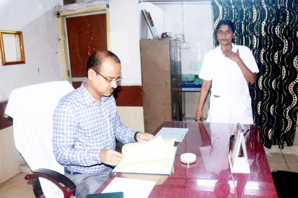 हिदायत के बाद भी गैरहाजिर मिले 100 से अधिक अधिकारी-कर्मचारी