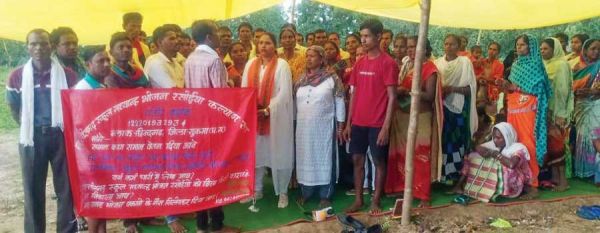 मांगों को  लेकर मध्यान्ह भोजन रसोईया संघ हड़ताल पर