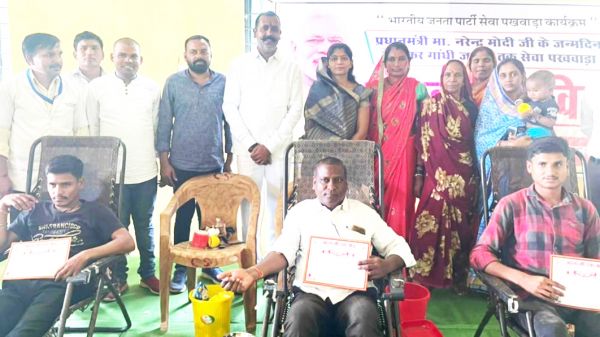 सेवा पखवाड़ा में लगाया रक्तदान शिविर