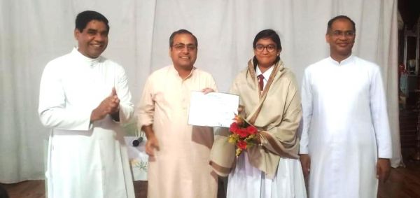 यूएन के स्कोप कन्वेंशन में प्रथम आने पर हिमांगी को मंत्री ने दी बधाई, विधायक ने किया सम्मानित