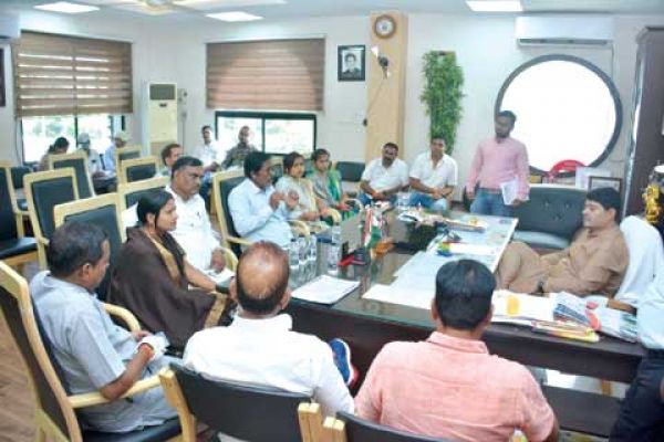 दुर्गोत्सव, दीपावली से पहले जलेगी स्ट्रीट लाईट, सफाई भी होगी दुरूस्त, महापौर ने दी जिम्मेदारी