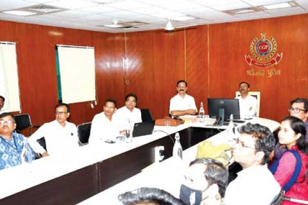 दुर्घटना बीमा के हजारों प्रकरण लंबित, एडीजी ने कंपनियों को फटकारा