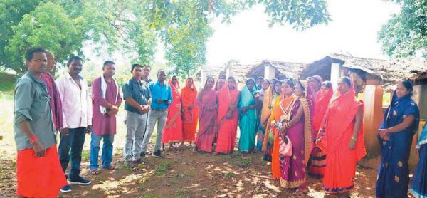 गैठान में दिया गया कुक्कुट पालन के लिए प्रशिक्षण