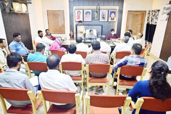 समय पर कार्य पूर्ण नहीं करने वाले ठेकेदारों को नोटिस