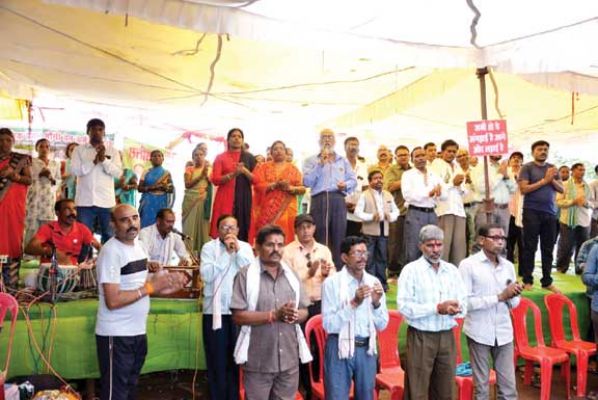 चार दैवेभो कर्मियों की मौत, 5 लाख मुआवजा-अनुकंपा नियुक्ति की मांग