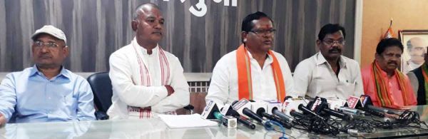 आदिवासियों के हित के लिए सीएम को सुप्रीम कोर्ट में करनी चाहिए अपील-रामसेवक