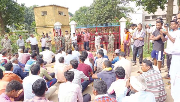 धर्मांतरित ग्रामीणकी लाश को गांव में ही दफन करने पर बवाल