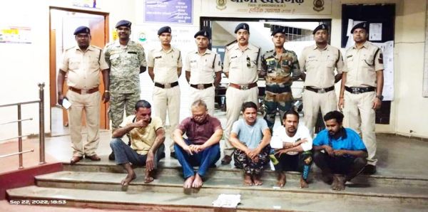 सट्टा लिखते 5 आरोपी गिरफ्तार,  नगदी जब्त