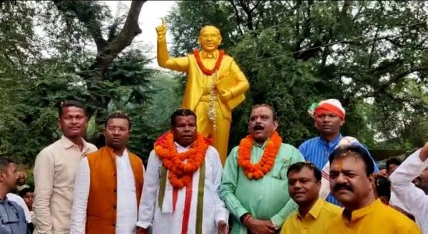 डॉ. अंबेडकर और गुण्डाधुर की प्रतिमा का अनावरण