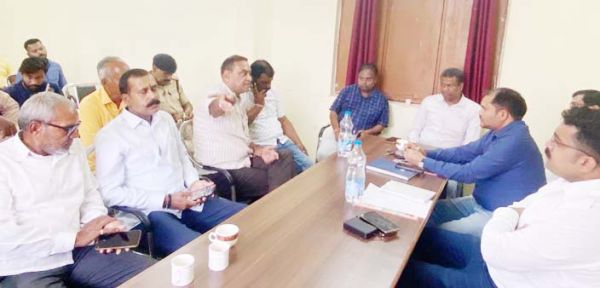 पर्व के मद्देनजर एसडीएम ने ली शांति समिति की बैठक