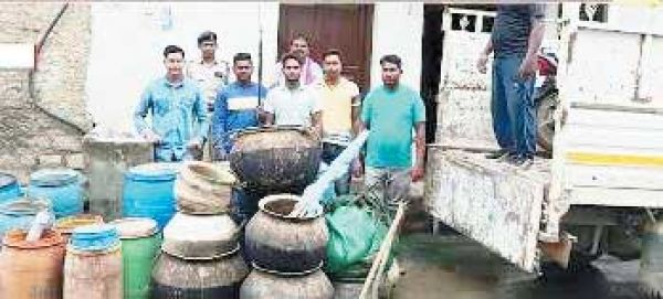 महुआ शराब व लाहन का जखीरा जब्त