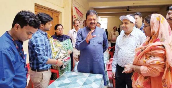 कैंसर जागरूकता शिविर में शामिल हुए संसदीय सचिव