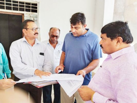 एकलव्य आवासीय विद्यालय में मिली अव्यवस्था, प्राचार्य -अधीक्षिका को निलंबन करने निर्देश