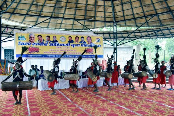 आदिवासी नृत्य स्पर्धा, गौर सिंग नर्तकों ने मारी बाजी