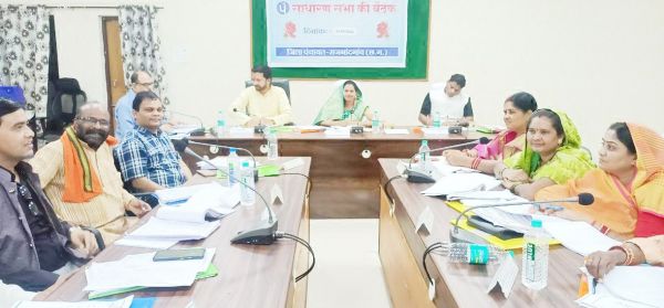 खराब सडक़ों पर जिपं अध्यक्ष ने अफसरों पर साधा निशाना