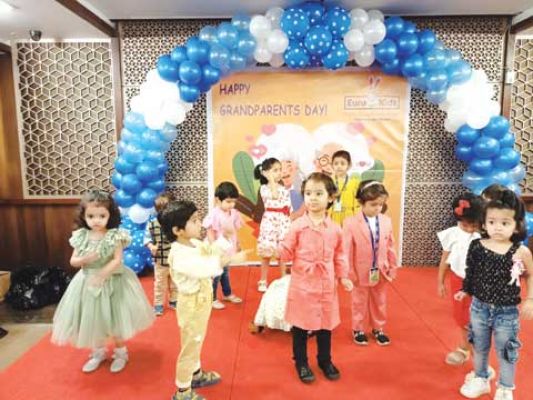  यूरो किड्स स्कूल ने मनाया ग्रैंड पेरेंट्स डे