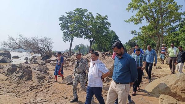 प्रभावित गांवों के लिए दवाई व रसद के साथ एक और टीम रवाना