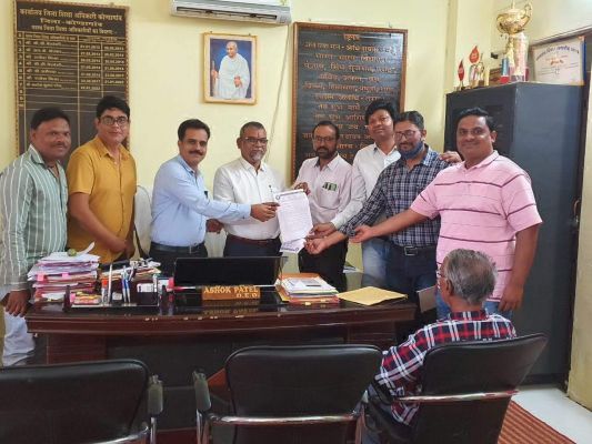 मांगों को ले टीचर्स एसो. ने सौंपा ज्ञापन