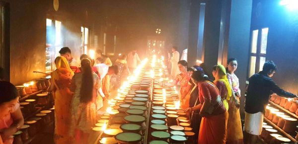 देवी मंदिरों में जगमगा रहे आस्था के जोत