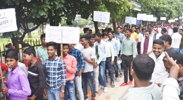 उइके से चौबे, अकबर की आरक्षण और विधेयकों की मंजूरी पर चर्चा