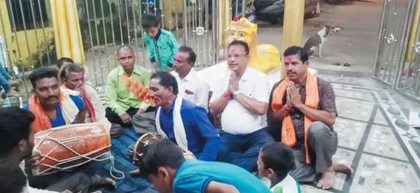 शारदीय नवरात्र शुरू, मंदिरों में भक्तों की भीड़